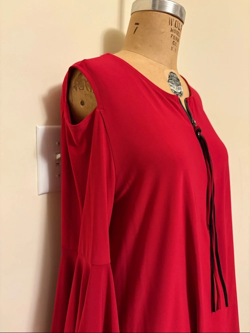 WOLF Red Cold-Shoulder Tie-Front Tunic Top - Picture 2 of 3